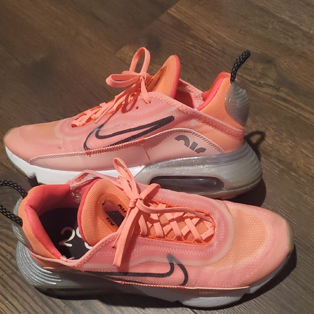Nike Air Max 2090 Coral Womens Size 8 Sneakers